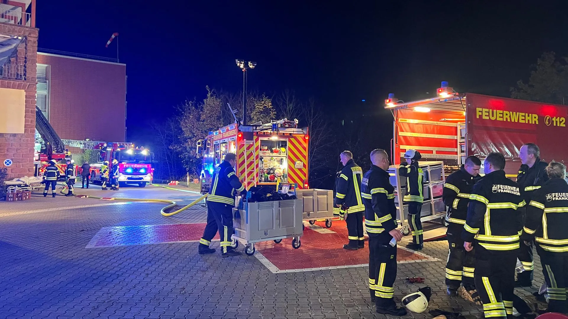 Feuerdrama in Frankenberg: Ein Toter und 13 Verletzte bei Krankenhausbrand!