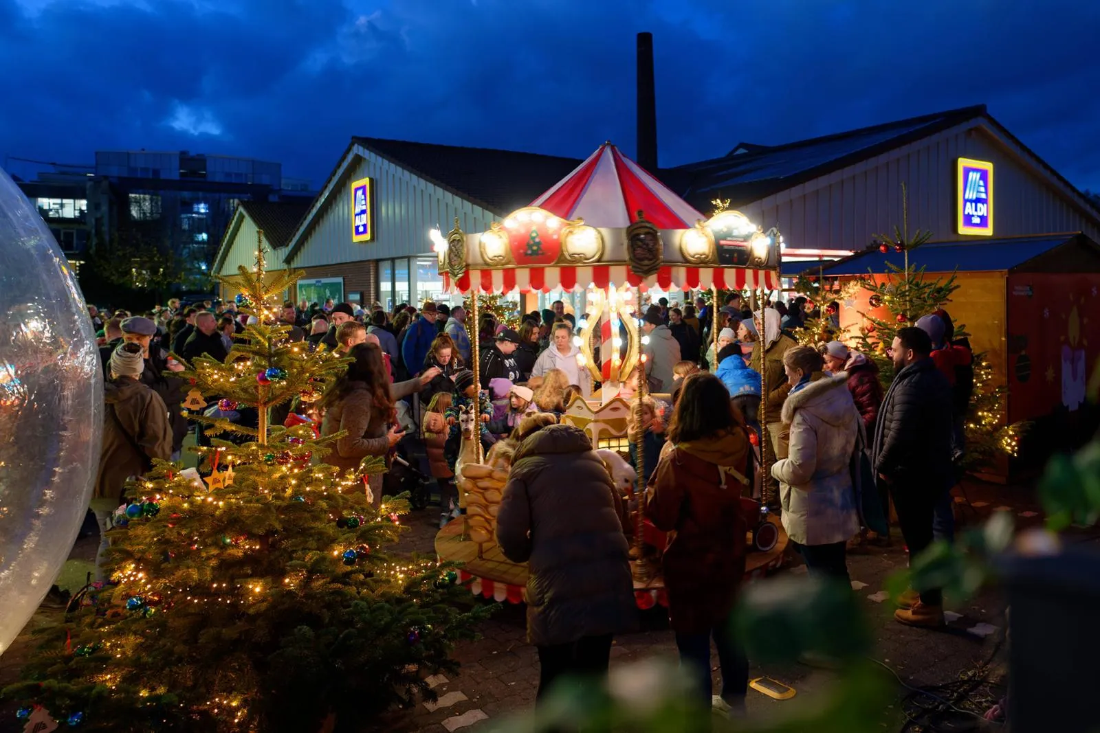 Weihnachtsmarkt-Highlight: Aldi bringt Glühwein für nur 1 Euro!