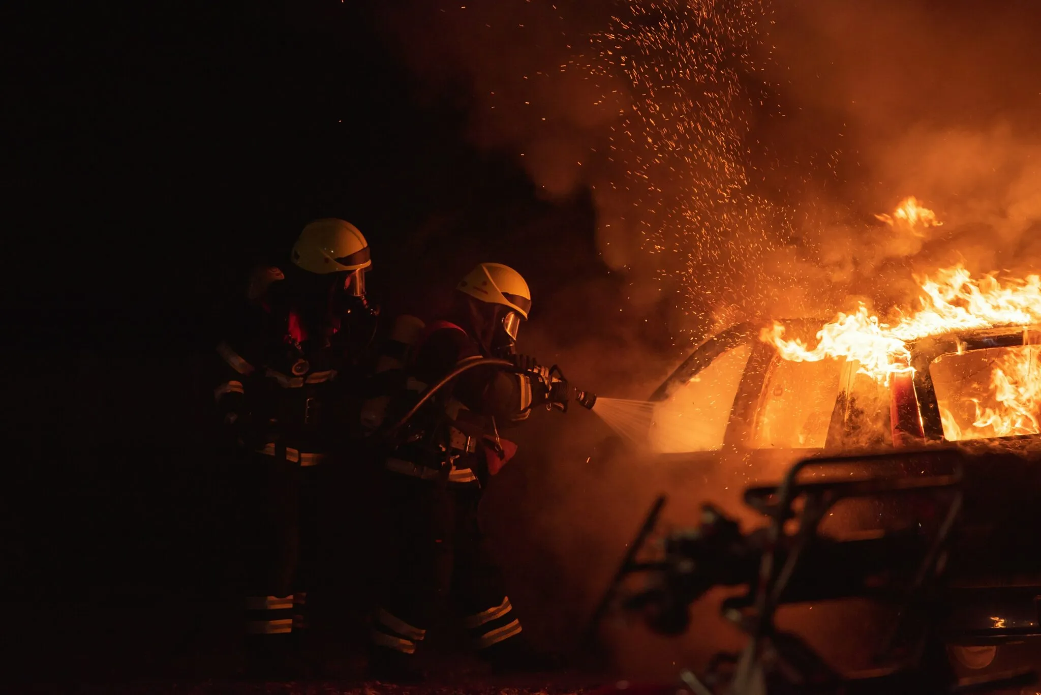 Drama in Baden-Baden: Dachstuhlbrand sorgt für Großeinsatz der Feuerwehr!