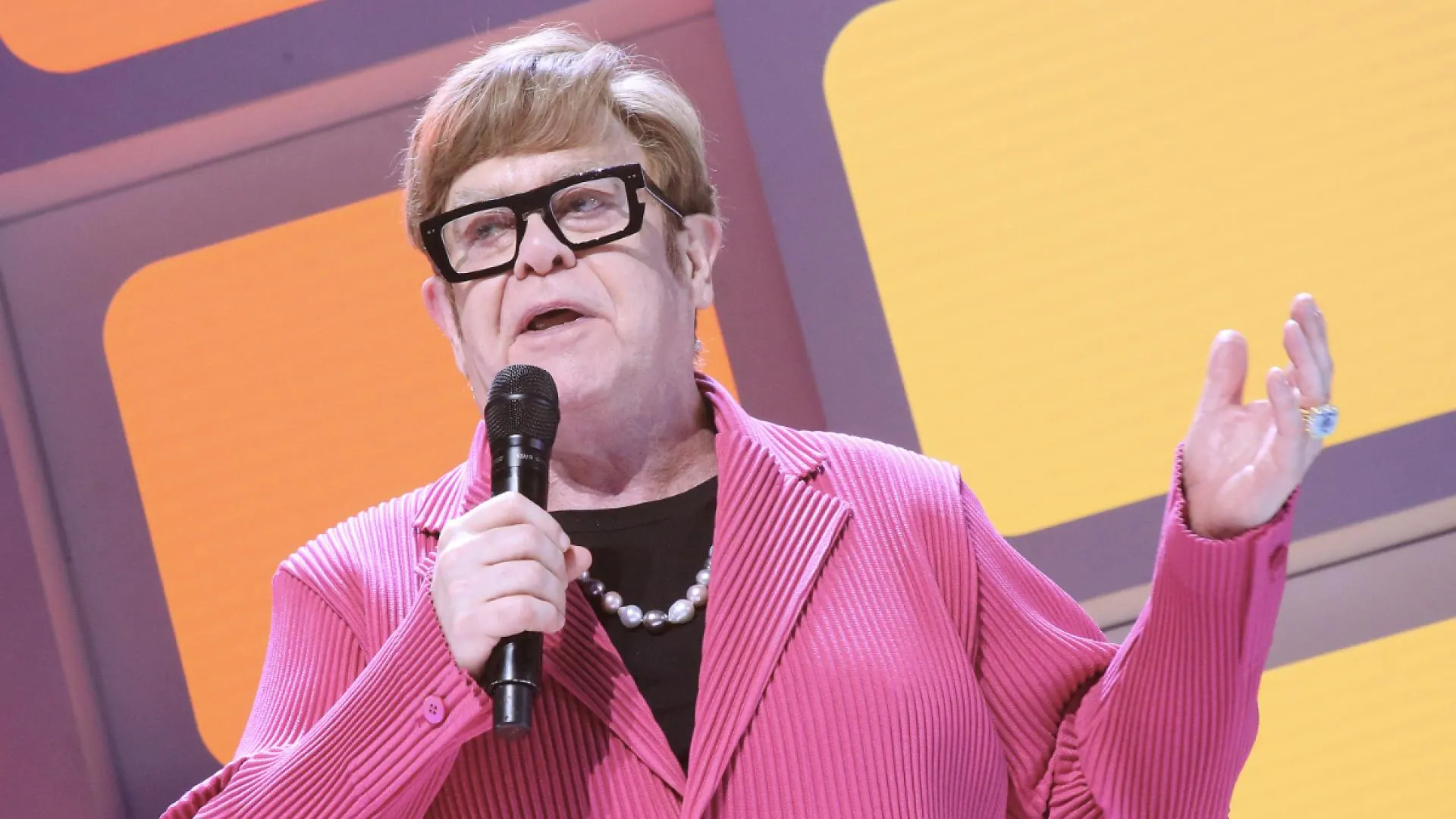 Elton John: So glücklich wie nie zuvor – Seine überraschenden Geheimnisse enthüllt!
