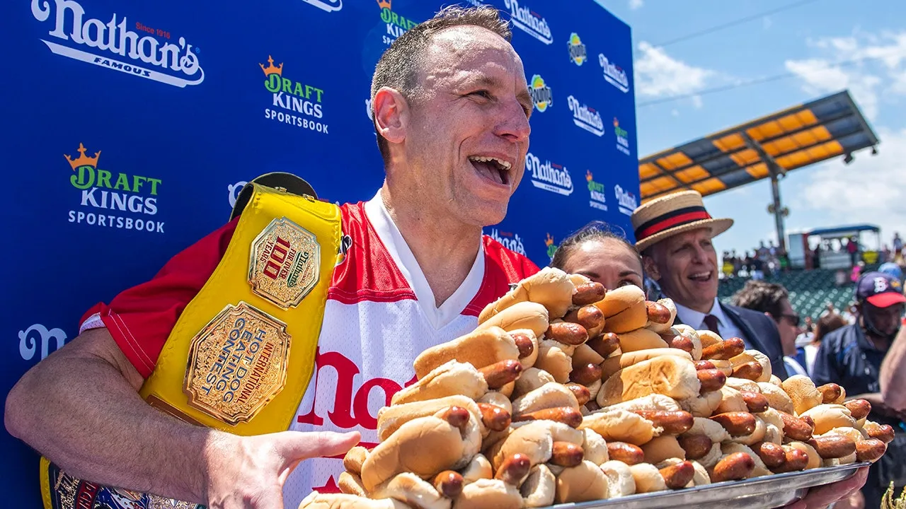 Joey Chestnut: Der Hot-Dog-König, der aus dem Wettkampf verbannt wurde!