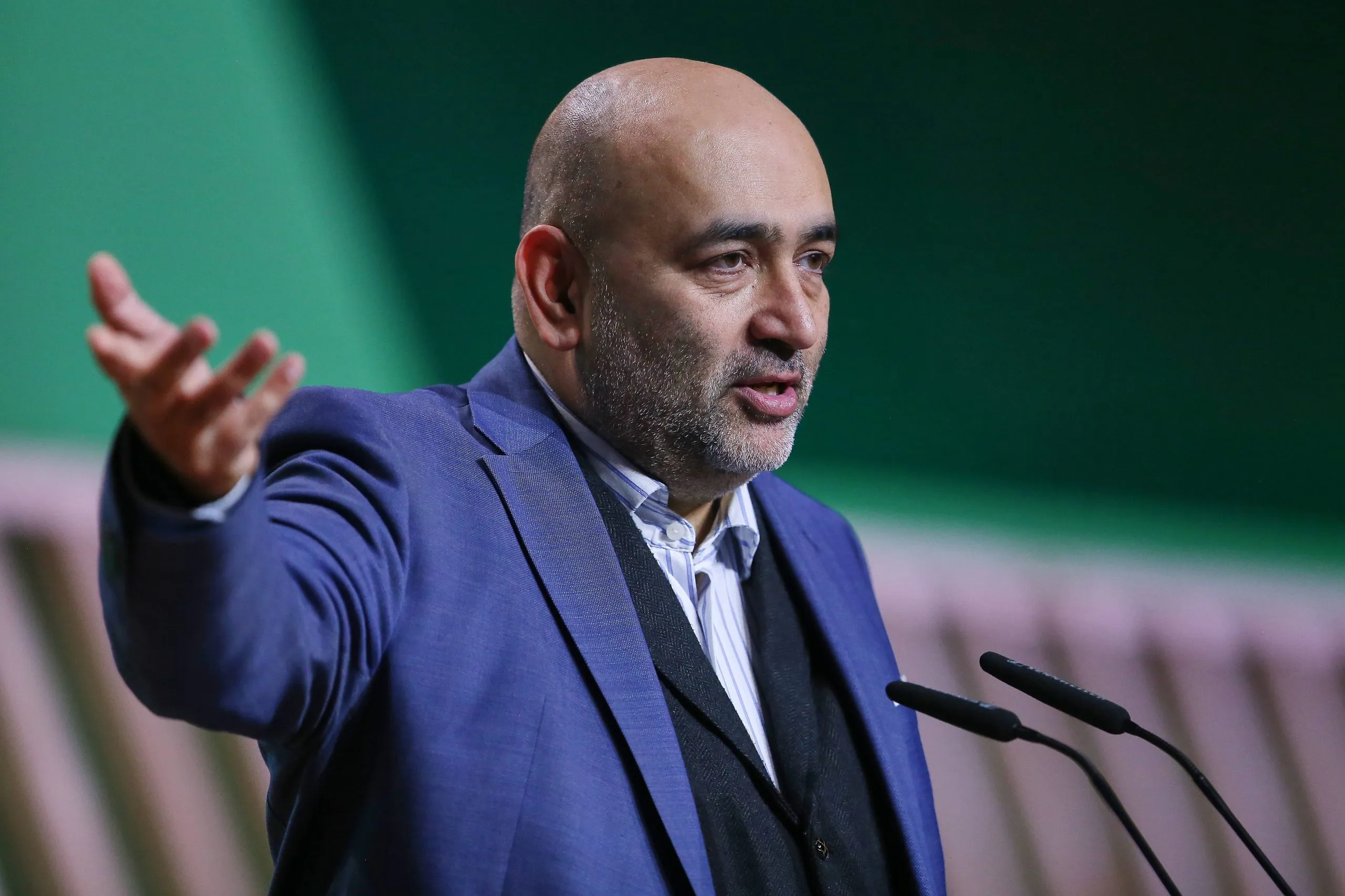 Omid Nouripour: Vom Grünen-Chef zum Bundesliga-Star – Was steckt dahinter?