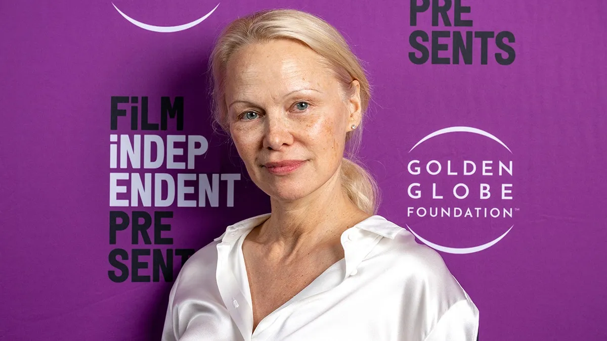 Pamela Anderson: Warum sie jetzt ohne Make-up strahlt und was wir daraus lernen können!