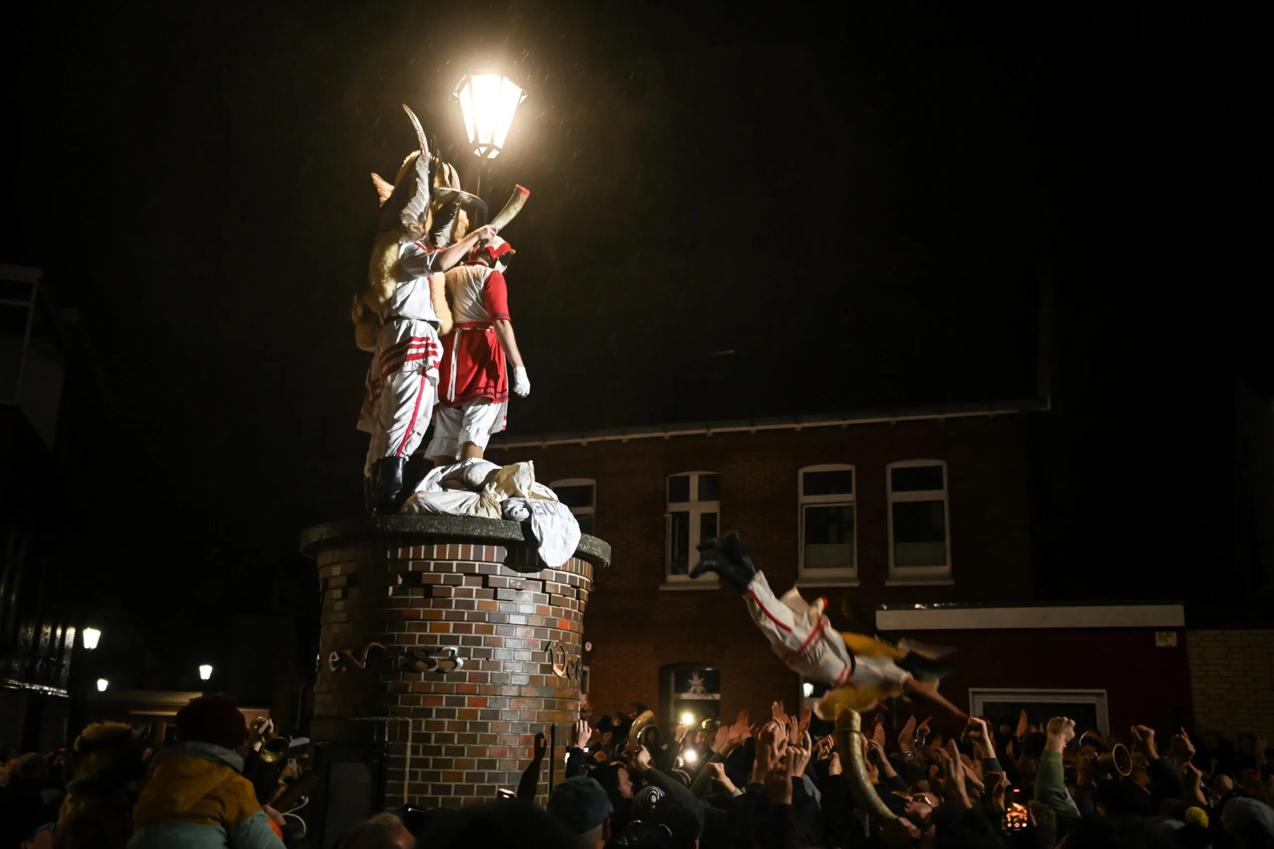Skandal auf Borkum: Tradition oder Frauenfeindlichkeit? Das umstrittene Klaasohm-Fest im Fokus!