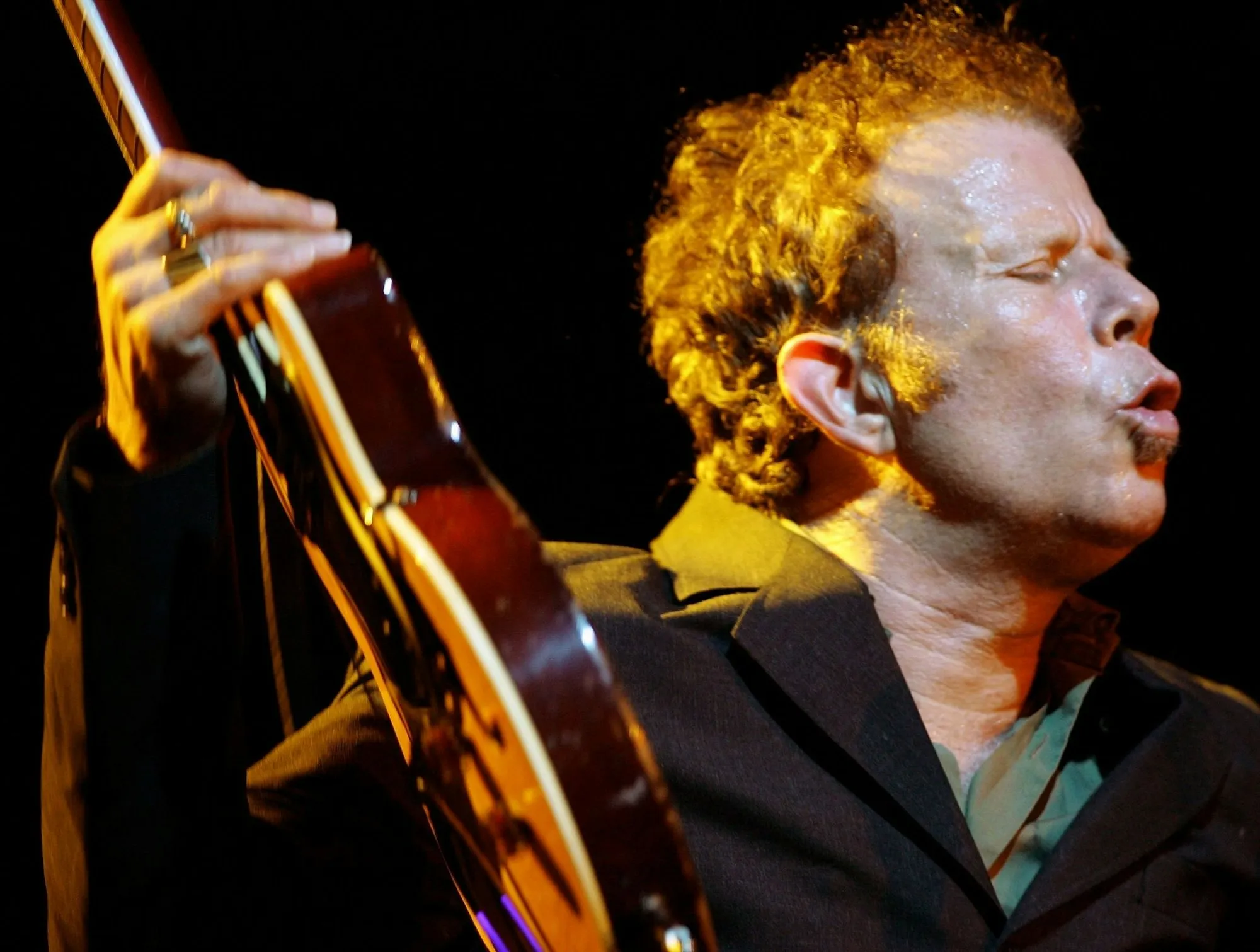 Tom Waits: Der Poet der Nacht – Warum er Deutschland verzaubert!