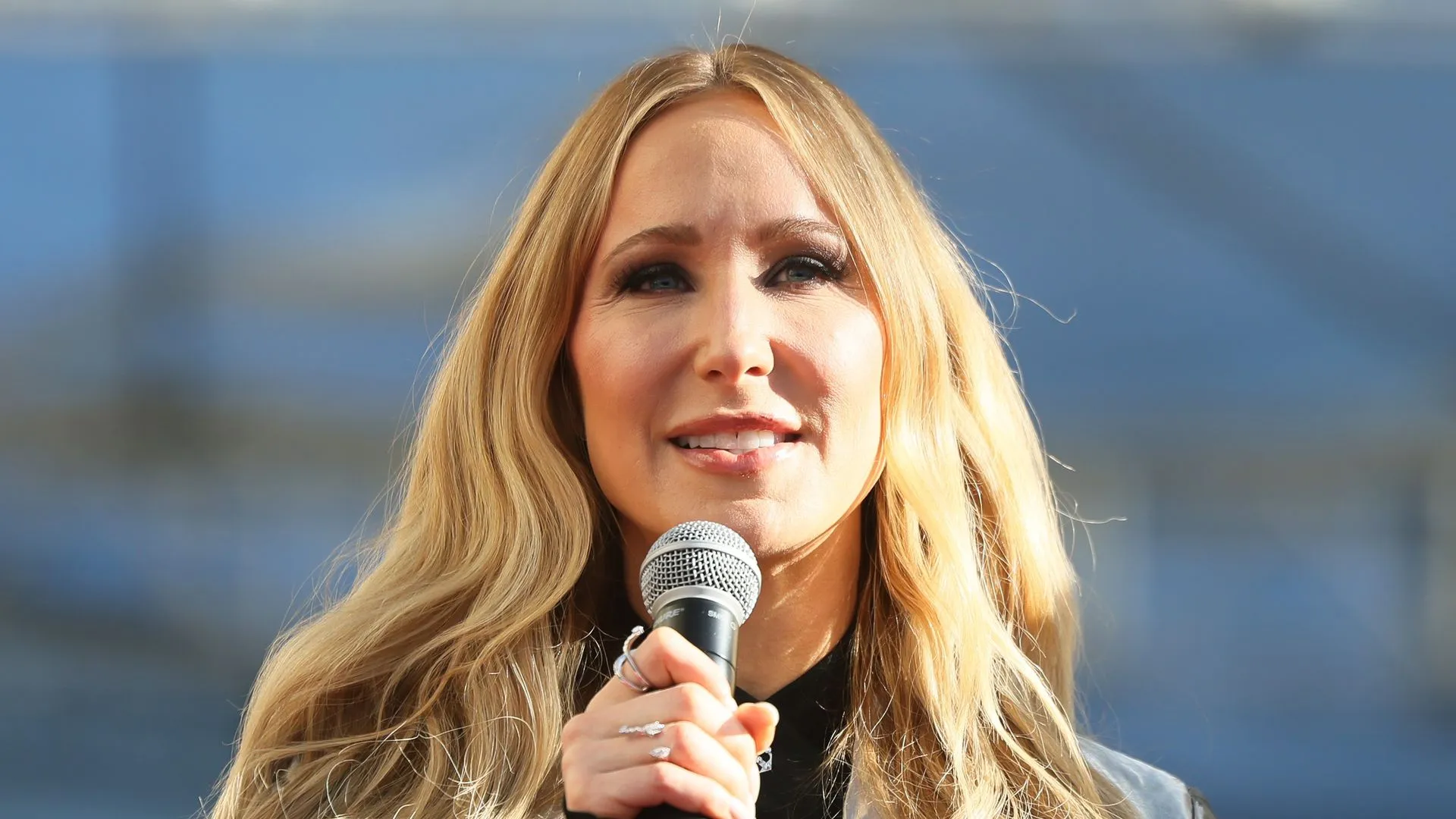Nikki Glaser: Die Komikerin, die die Golden Globes aufmischt!