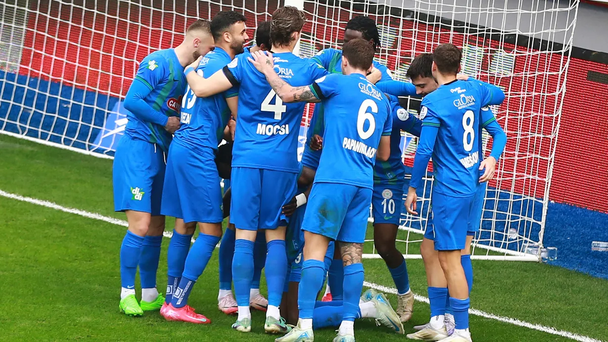 Rizespor vs. Adana Demirspor: Das Fußball-Duell, das ganz Deutschland elektrisiert!