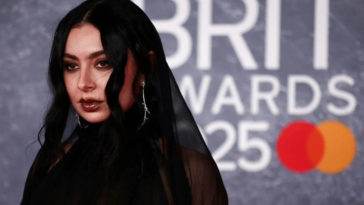 Charli XCX: Der neue Superstar, der die BRIT Awards 2025 erobert hat!