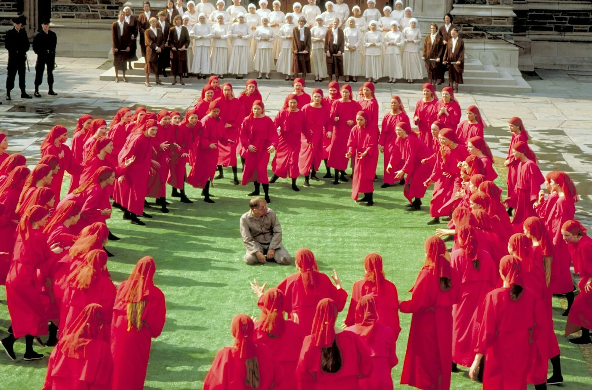 Die Rückkehr der Dystopie: Warum 'The Handmaid's Tale' Deutschland fesselt
