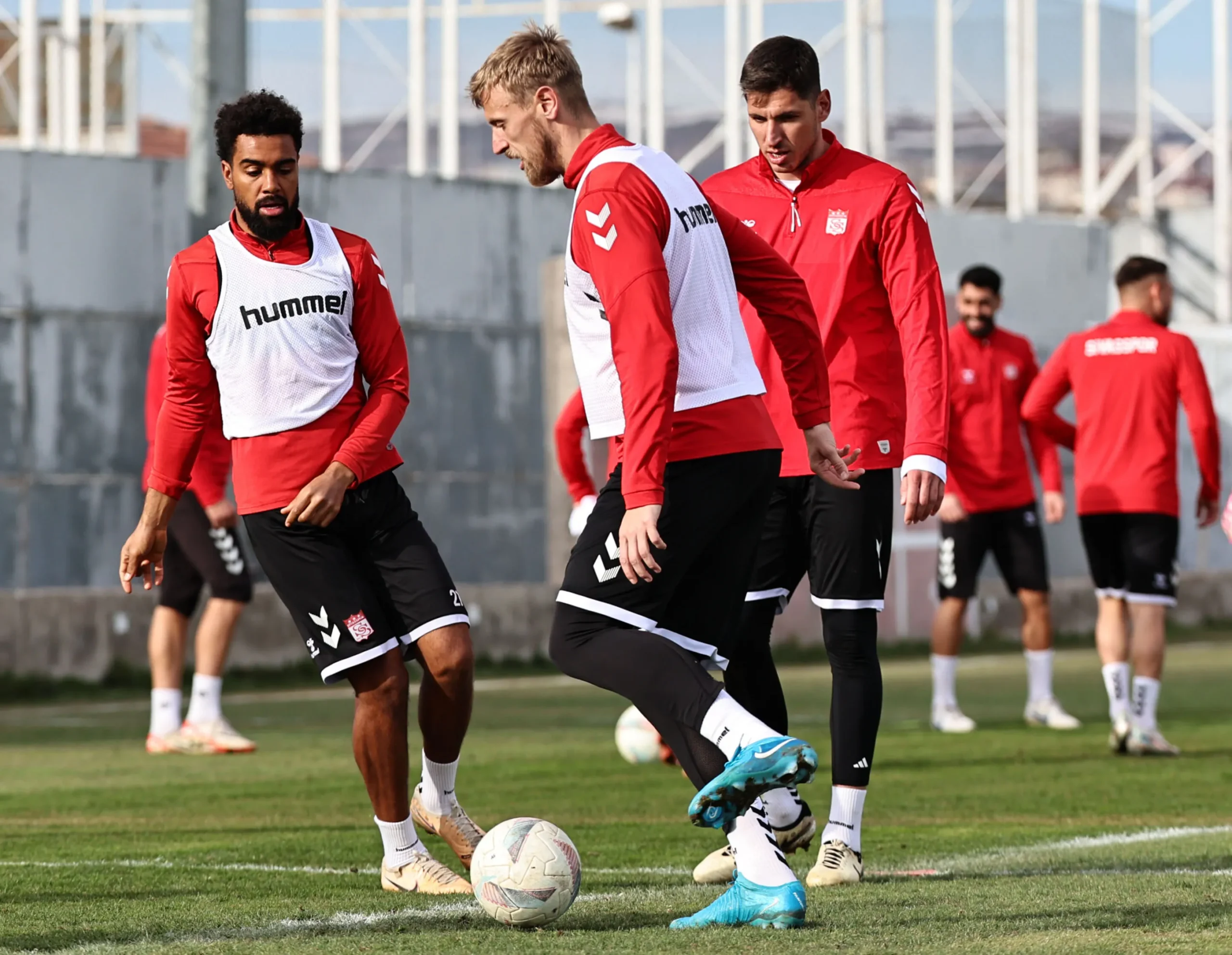 Drama auf dem Platz: Sivasspor vs. Göztepe - Wer geht als Sieger hervor?