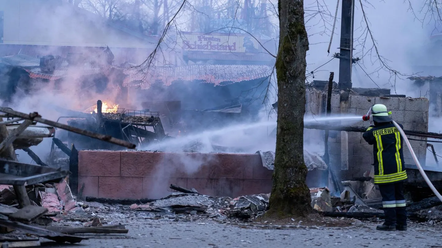 Drama im Freizeitpark Geiselwind: Großbrand sorgt für Chaos!