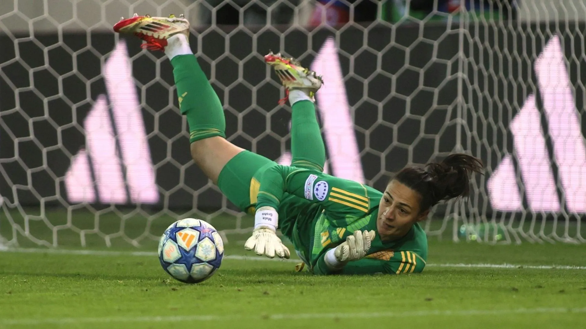 FC Bayern vs. Olympique Lyon: Wer holt sich den entscheidenden Vorteil im UWCL-Viertelfinale?