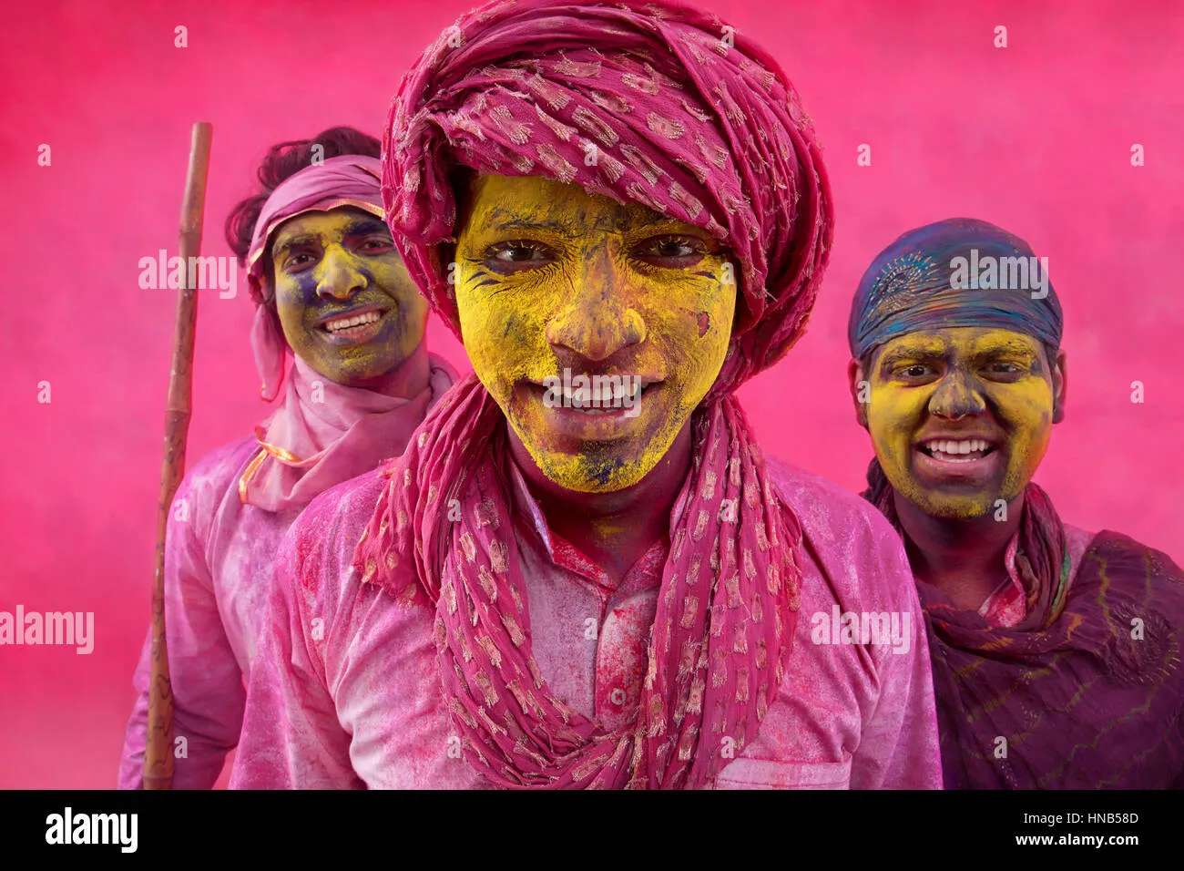 Farbenfrohes Spektakel: So feiert Deutschland das Holi-Festival!