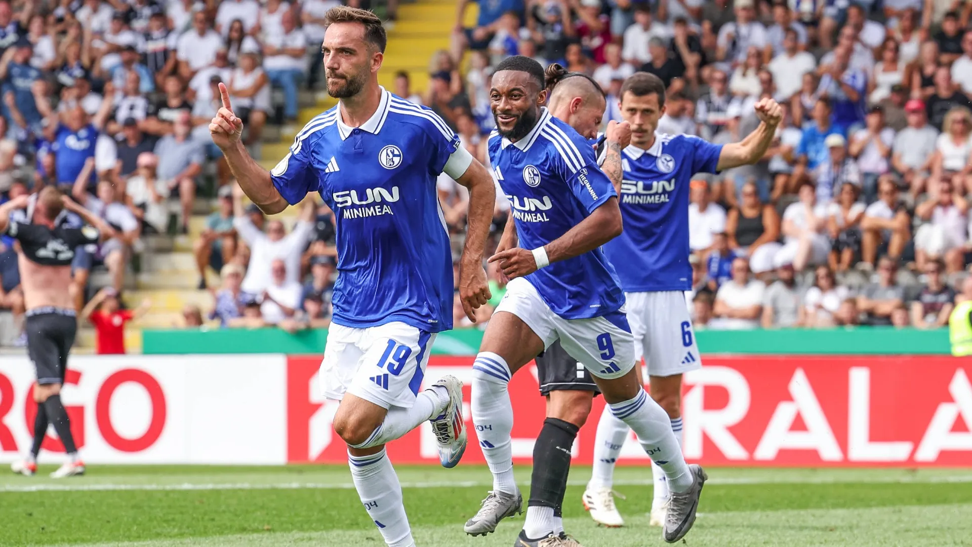 Hertha vs. Schalke: Das Drama um den Abstieg – Wer hat die besseren Karten?