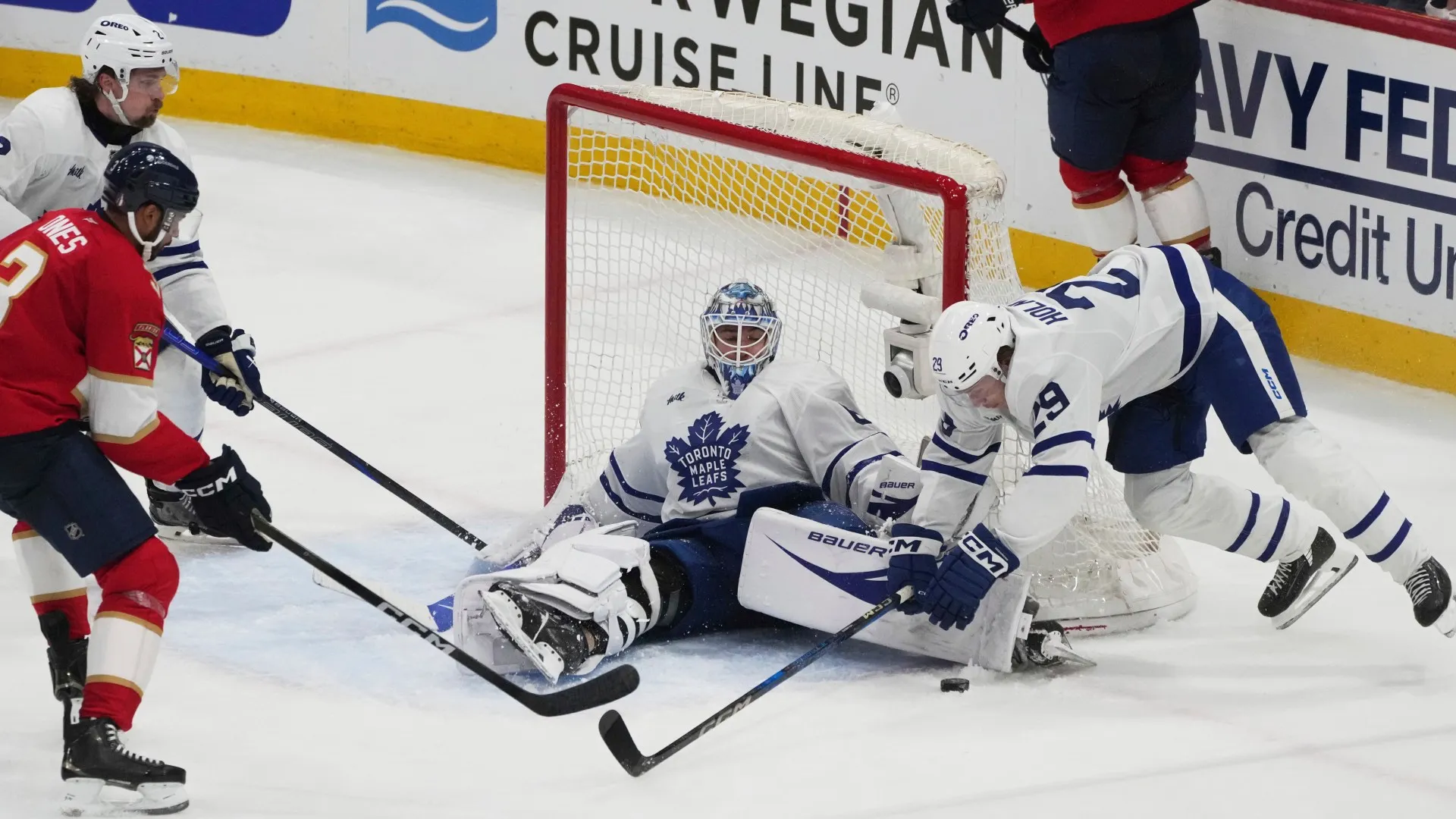 Panthers vs. Maple Leafs: Wer holt sich den entscheidenden Sieg im Playoff-Krimi?