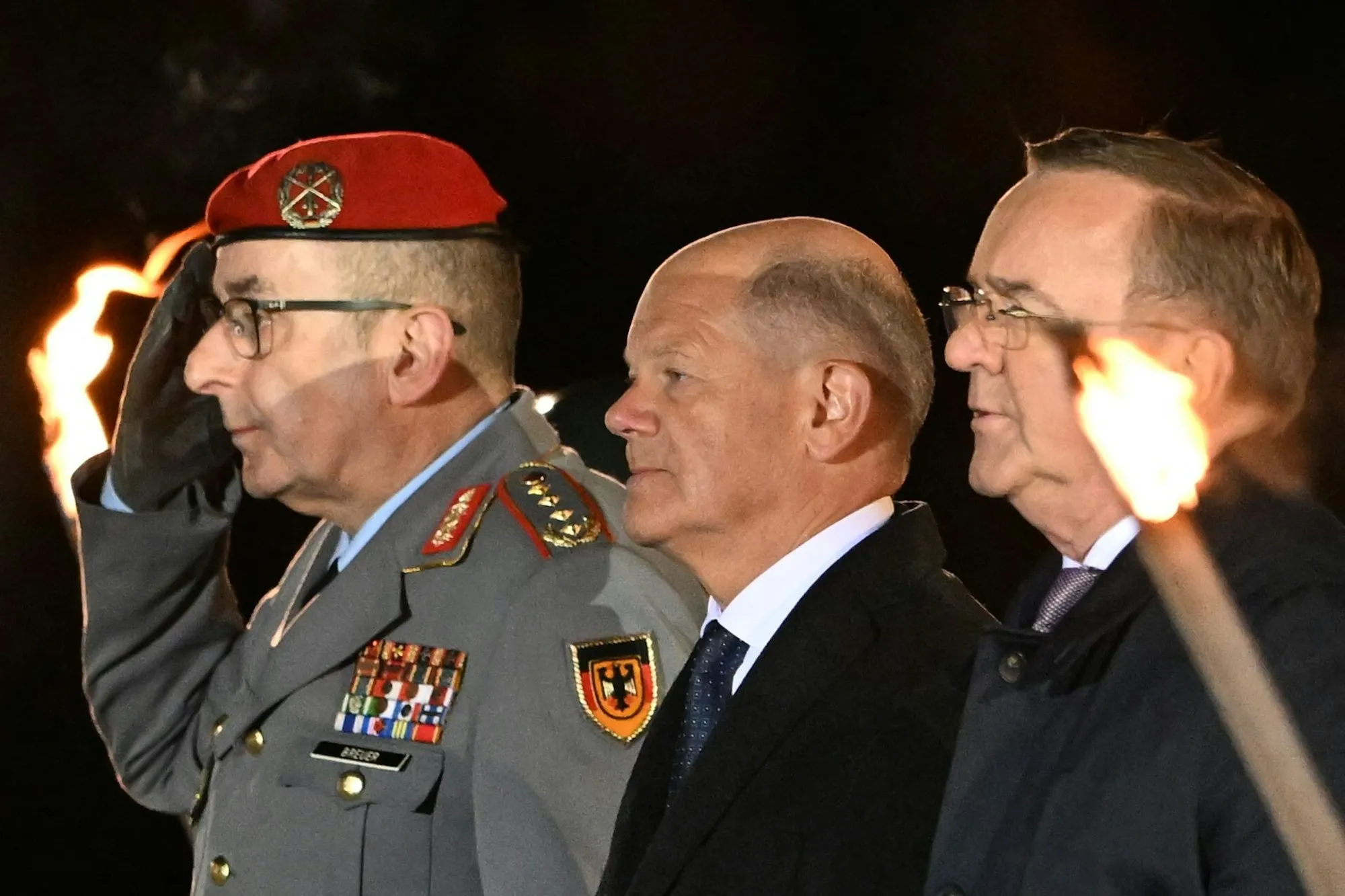 Zapfenstreich: Ein Abschied, der Deutschland bewegt!